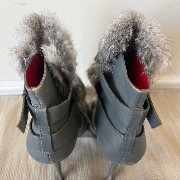 Charles Jordan Knife Rabbit-Fur Bootie
Size 10 Women - Picture 7 of 16